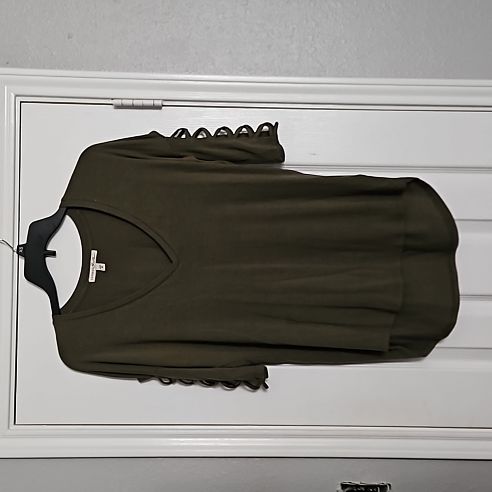 Army green short sleeve top